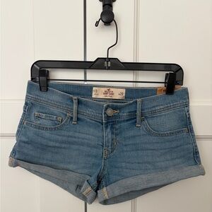 Hollister Low Rise Light Wash Denim Shorts Size 3 NWT Cuffed